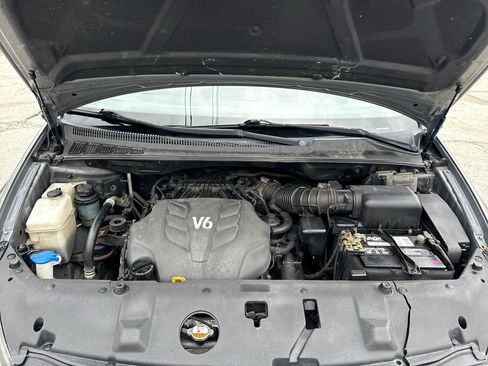 Used 2011 Kia Sedona LX image 20