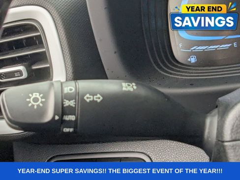 Used 2025 Hyundai Venue Limited image 35