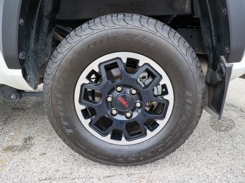 Certified 2024 Toyota Tacoma TRD Off-Road AWD/4WD image 16