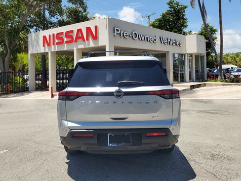 Certified 2024 Nissan Pathfinder SV image 5
