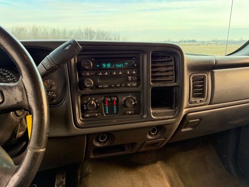 Used 2006 GMC Sierra 3500 SLE w/ Heavy-Duty Power Package image 13