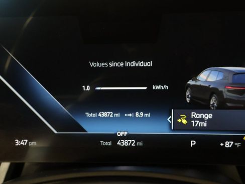 Used 2024 BMW iX xDrive50 w/ Premium Package AWD/4WD image 17