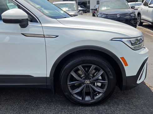 Certified 2022 Volkswagen Tiguan SE w/ Panoramic Sunroof Package FWD image 16