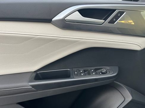 New 2025 Volkswagen Taos SEL image 19