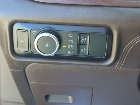 Used 2023 Ford Explorer King Ranch w/ Technology Package image 35