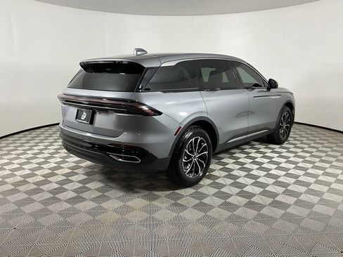 Used 2025 Lincoln Nautilus Premier AWD/4WD image 4