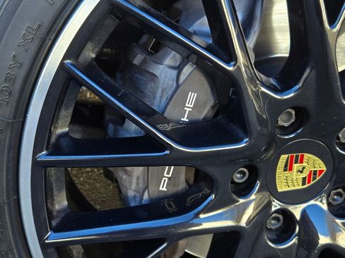 Used 2018 Porsche Panamera 4 image 10