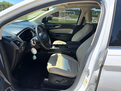 Used 2019 Ford Edge SEL w/ Equipment Group 201A FWD image 3