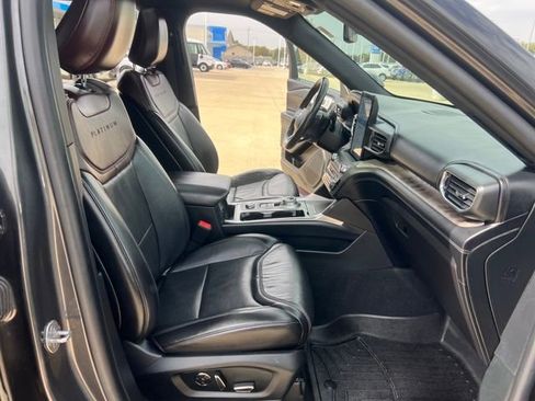 Used 2020 Ford Explorer Platinum w/ Premium Technology Package image 19