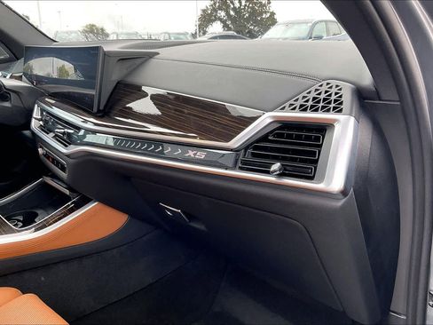 Used 2025 BMW X5 xDrive40i w/ M Sport Package image 19
