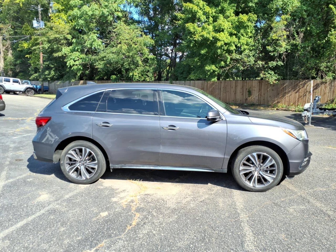 Used 2019 Acura MDX w/ Technology Package FWD image 2