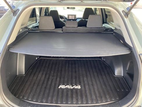 Used 2021 Toyota RAV4 XLE AWD/4WD image 25