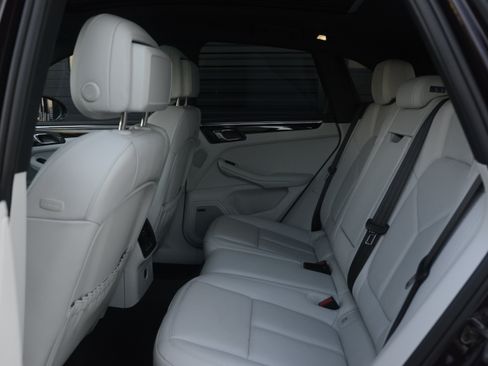 Certified 2026 Porsche Macan AWD/4WD image 30