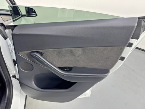 Used 2020 Tesla Model Y Long Range image 44