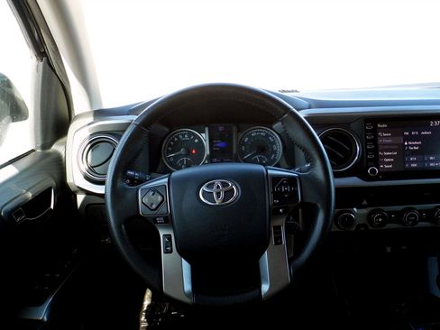 Used 2020 Toyota Tacoma SR5 w/ Technology Package image 12