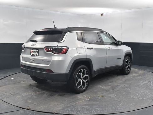 Used 2025 Jeep Compass Limited image 9