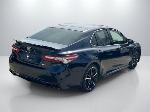 Used 2018 Toyota Camry XSE image 5