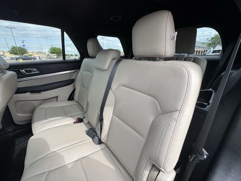 Used 2019 Ford Explorer XLT w/ Equipment Group 202A FWD image 10