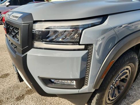 Used 2025 Nissan Frontier Pro-X RWD image 6