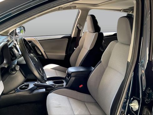 Used 2018 Toyota RAV4 XLE FWD image 8