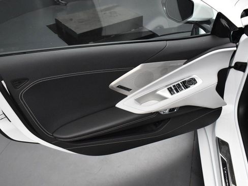 Used 2021 Chevrolet Corvette 2LT image 9