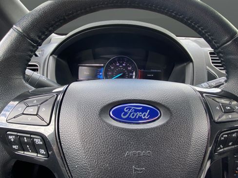 Used 2019 Ford Explorer XLT w/ Equipment Group 202A AWD/4WD image 15
