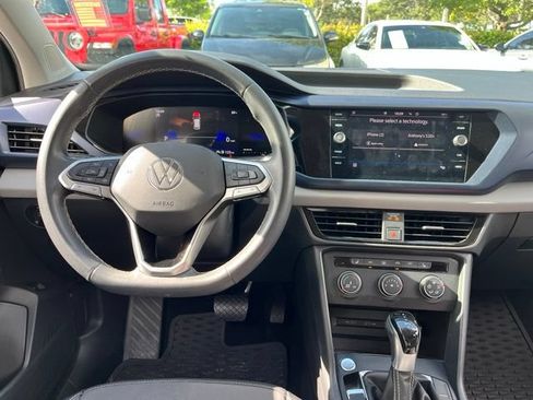 Used 2022 Volkswagen Taos SE FWD image 9