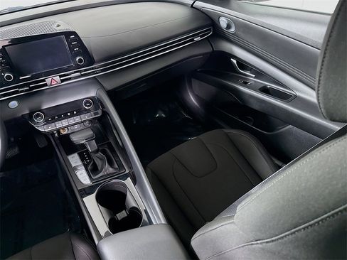 Certified 2021 Hyundai Elantra SEL w/ Convenience Package image 25