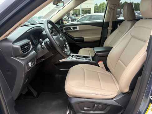 Used 2020 Ford Explorer XLT w/ Equipment Group 202A RWD image 8