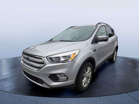 Used 2018 Ford Escape SE FWD image 3