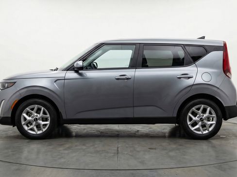 Used 2025 Kia Soul LX w/ LX Technology Package FWD image 5