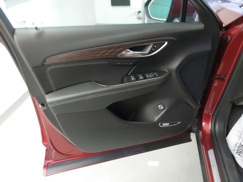 Used 2023 Buick Envision Avenir image 25