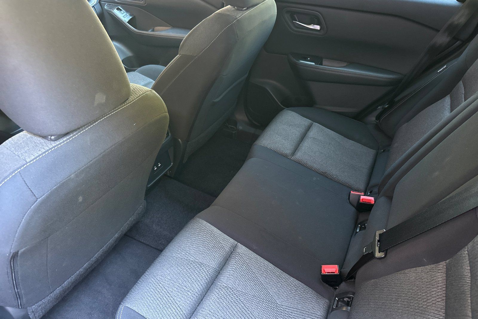 Used 2025 Nissan Rogue SV FWD image 16