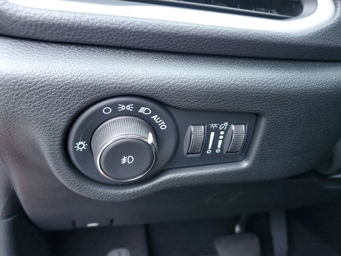 New 2026 Chrysler Pacifica Select image 16