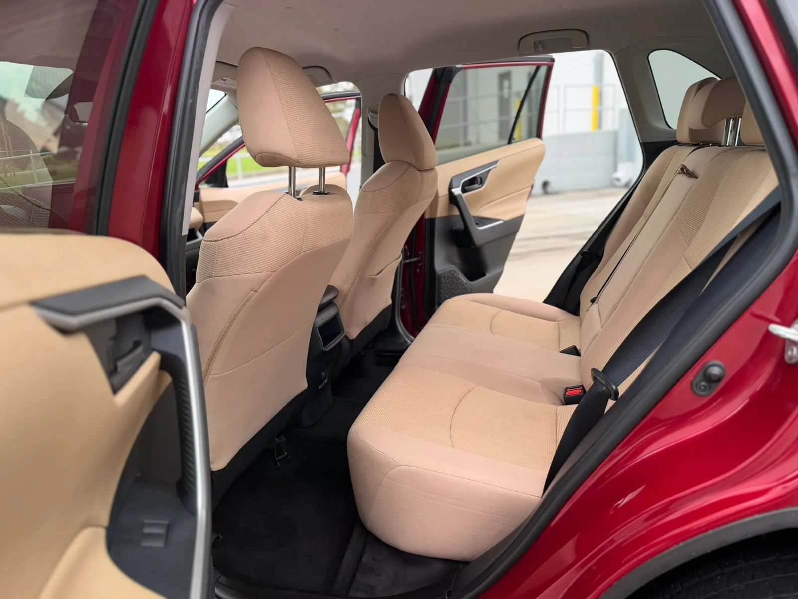 Used 2019 Toyota RAV4 LE FWD image 18