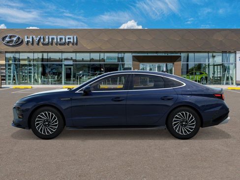 New 2025 Hyundai Sonata Limited image 3
