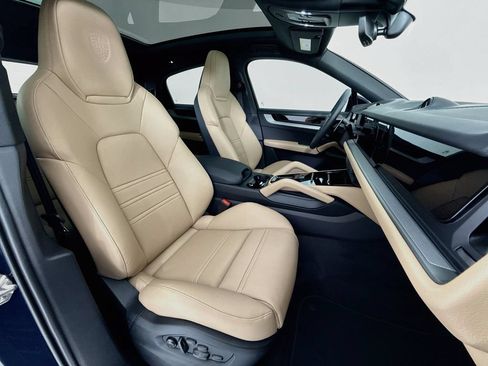 New 2026 Porsche Cayenne Coupe AWD/4WD image 30
