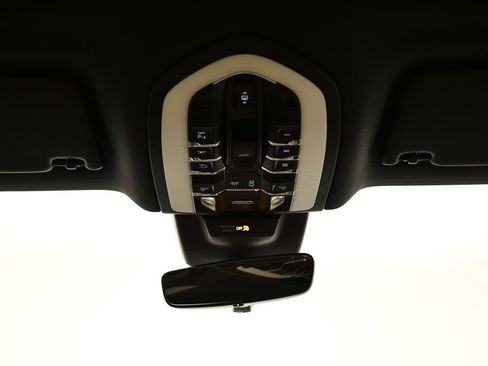 Used 2025 Porsche Macan image 19