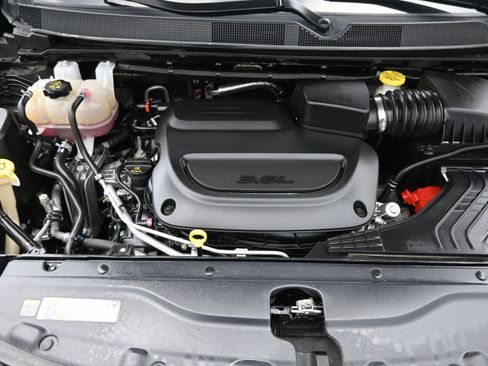 Used 2023 Chrysler Voyager LX FWD image 20