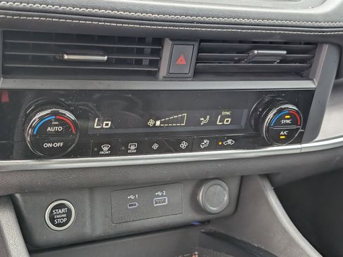 Used 2023 Nissan Rogue SV image 17