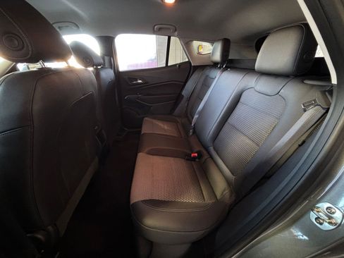 Used 2025 Chevrolet Trax LT image 30