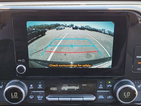 Certified 2025 Toyota Highlander XLE image 13