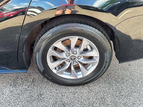 Used 2025 Toyota Sienna LE AWD/4WD image 42
