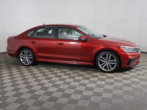 Used 2018 Volkswagen Passat 2.0T R-Line w/ R-Line Lighting Package image 13