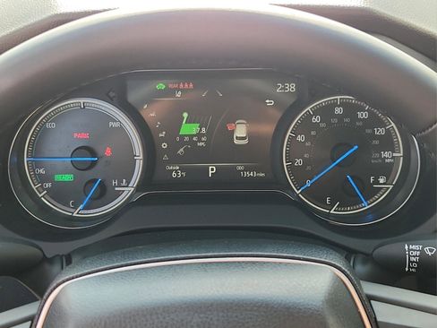 Certified 2023 Toyota Venza LE image 17