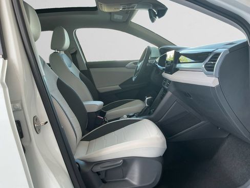 Certified 2025 Volkswagen Taos SE w/ Panoramic Sunroof Package AWD/4WD image 15