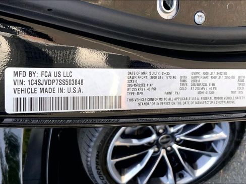 Used 2025 Jeep Wagoneer Series III w/ Premium Group I AWD/4WD image 27