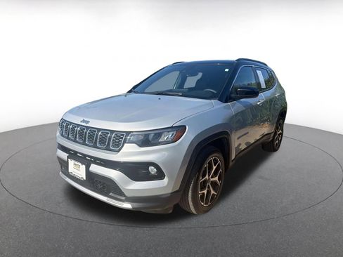 Used 2025 Jeep Compass Limited AWD/4WD image 3