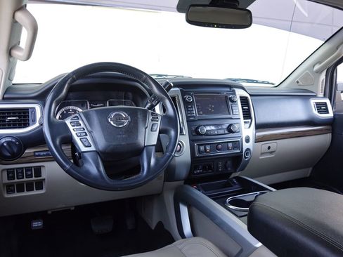 Used 2017 Nissan Titan SL w/ SL Towing Convenience Package image 5