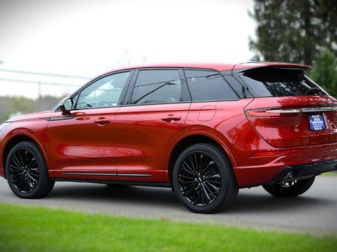 Used 2023 Lincoln Corsair AWD w/ Equipment Group 101A image 7